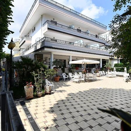 Hotel Criniera D'oro Rimini Exterior foto
