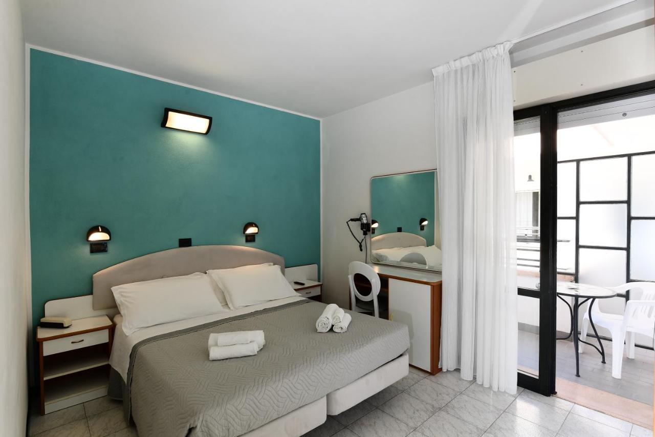 Hotel Criniera D'oro Rimini Exterior foto