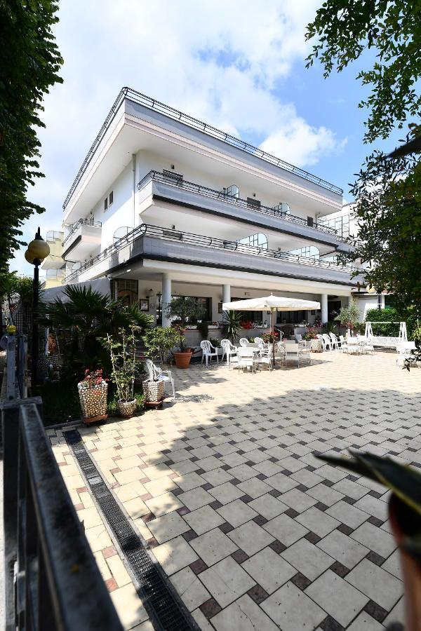 Hotel Criniera D'oro Rimini Exterior foto