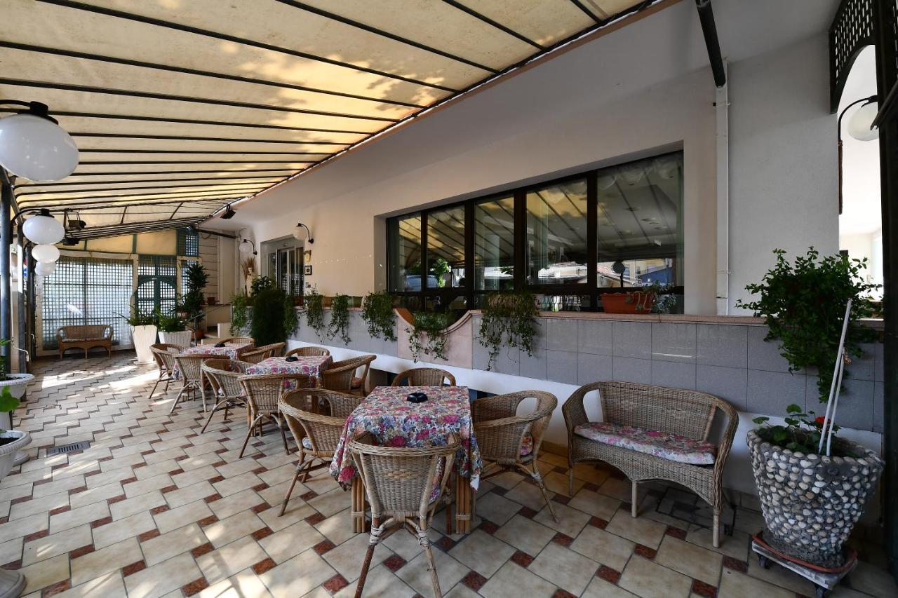 Hotel Criniera D'oro Rimini Exterior foto